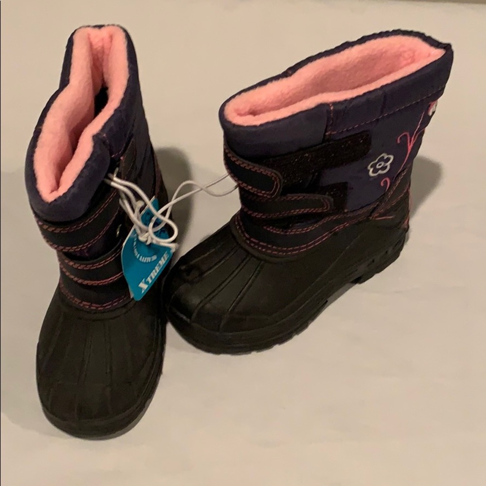New with tags snow boots, size 8, $22